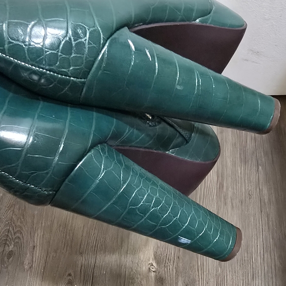 Shoe Dazzle Fifi Green Faux Leather Croc Platform Ankle Booties 8 - Picture 10 of 14